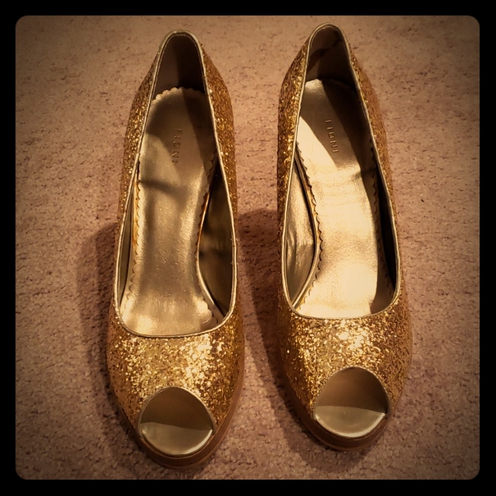 NWOT Gold Glitter Peep Toe Heels